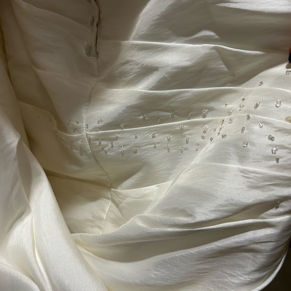 Private label strapless a-line ivory taffeta wedding gown - Picture 14 of 14